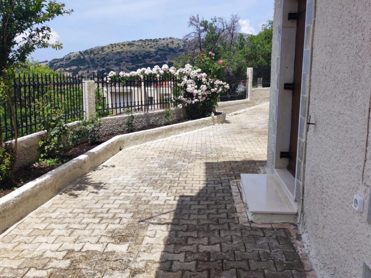 Fioravante Argostoli  Buitenkant foto